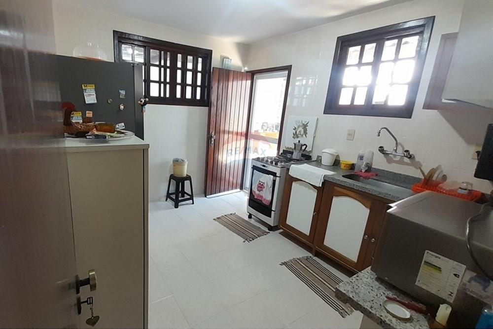 Casa para alugar com 4 quartos, 252m² - Foto 11