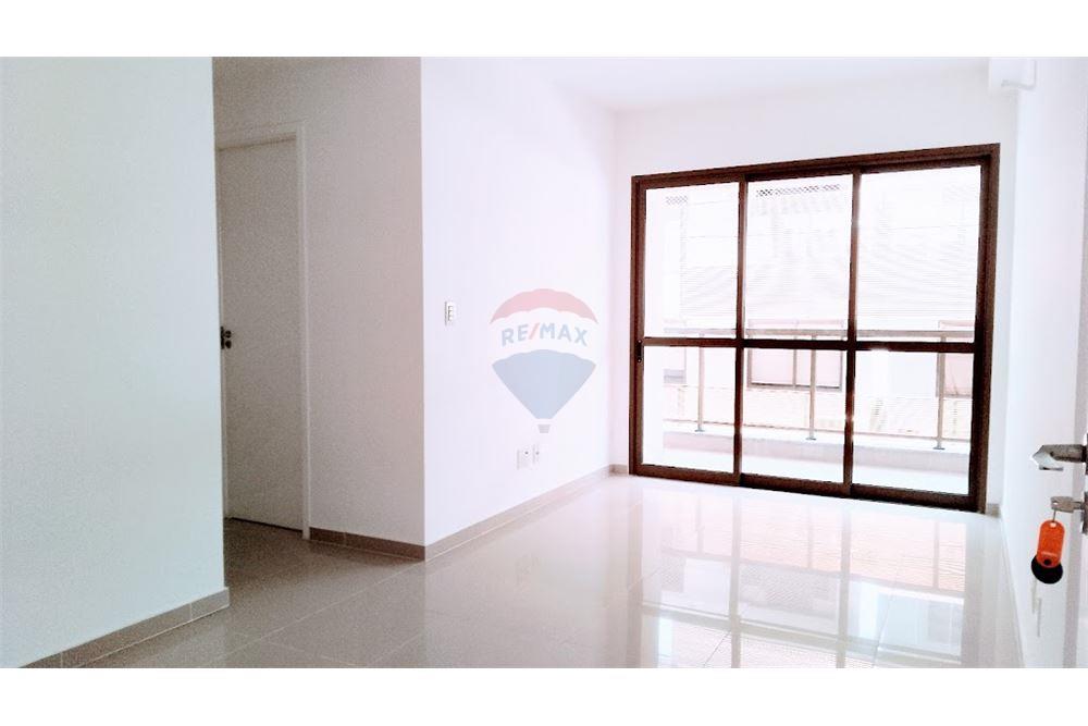 Apartamento à venda com 2 quartos, 65m² - Foto 4