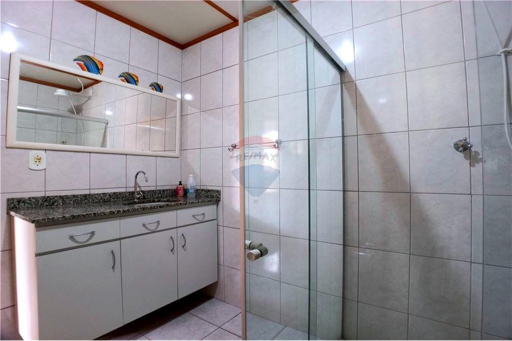 Casa - Alugar - Rio de Janeiro , Rio de Janeiro - Com gabinete, espelho e box blindex - 680331008-158