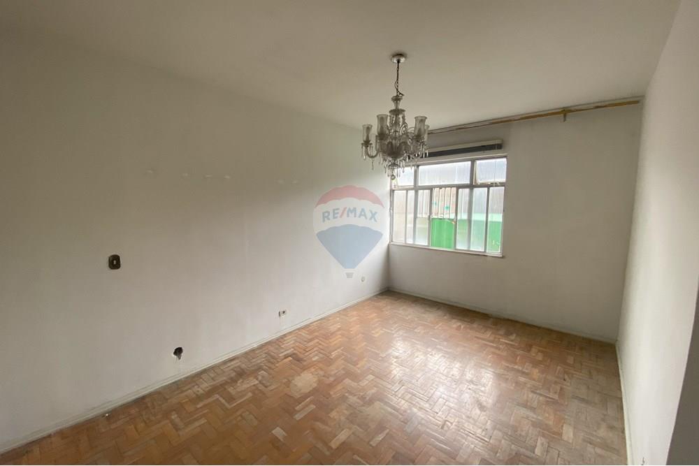 Apartamento à venda com 2 quartos, 70m² - Foto 2