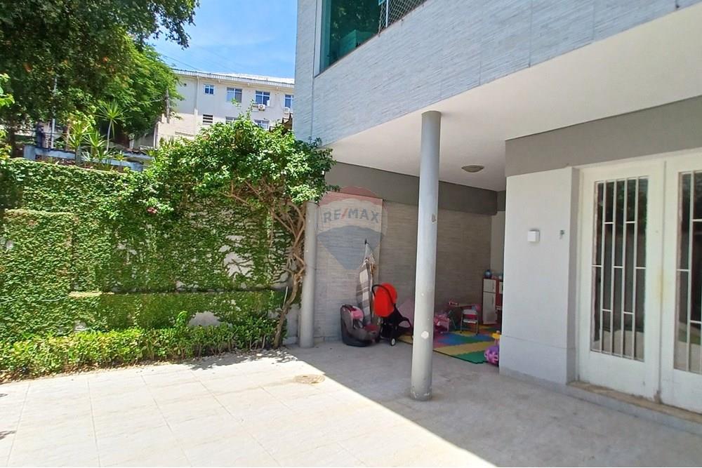 Casa à venda com 3 quartos, 266m² - Foto 3