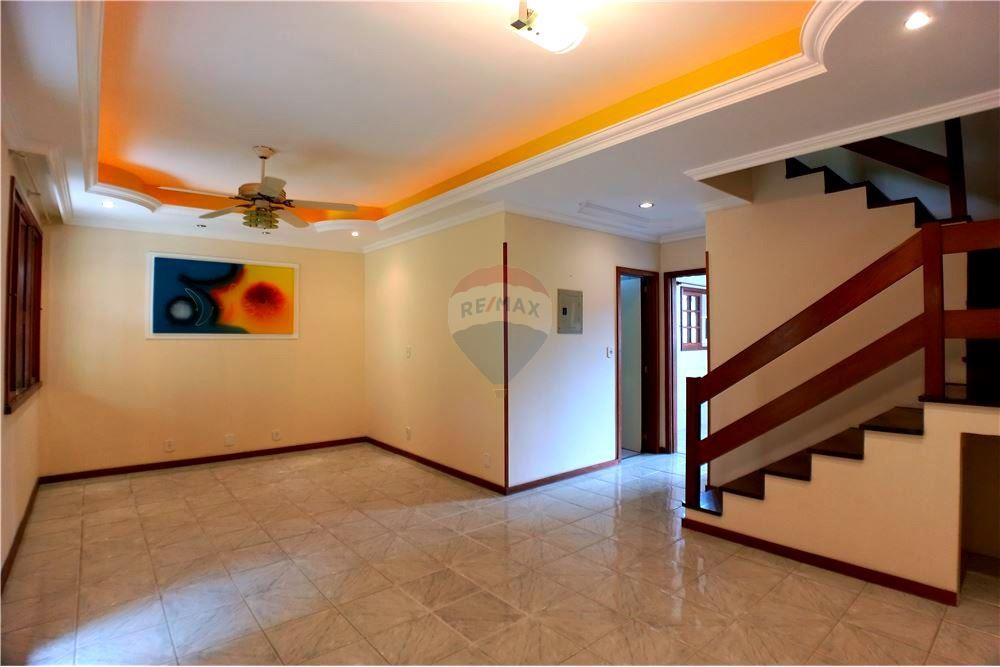 Casa - Alugar - Rio de Janeiro , Rio de Janeiro - Salão e escadas de acesso ao 2° andar - 680331008-158