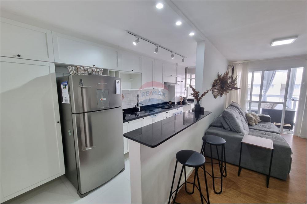 Apartamento à venda com 2 quartos, 66m² - Foto 4