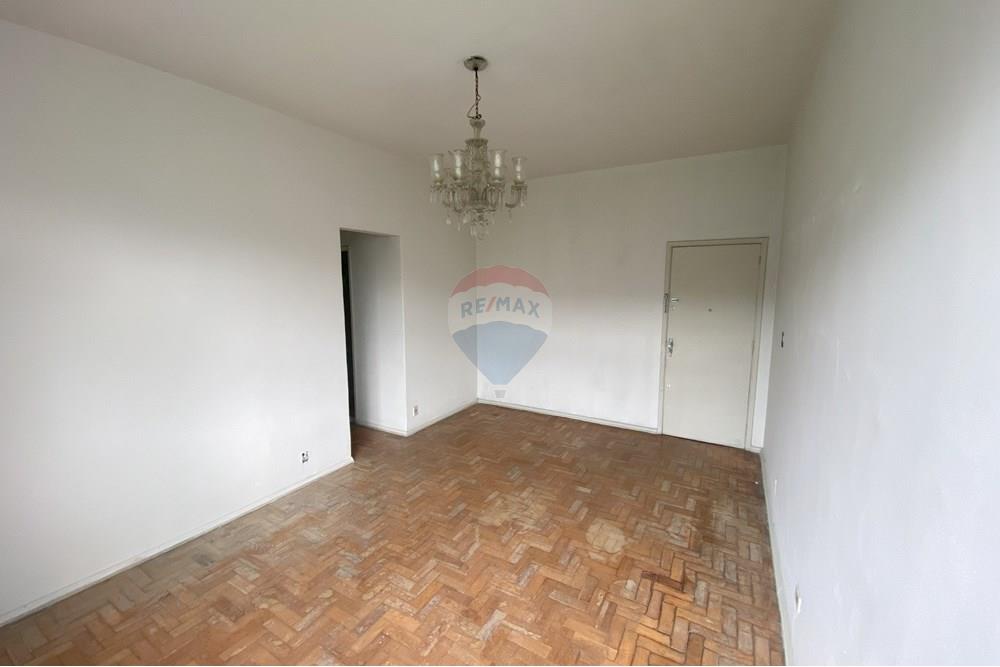 Apartamento à venda com 2 quartos, 70m² - Foto 4