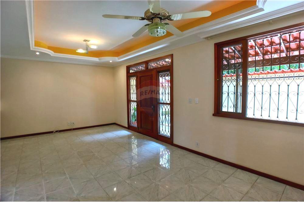 Casa - Alugar - Rio de Janeiro , Rio de Janeiro - Portas e janelas em madeira maciça - 680331008-158