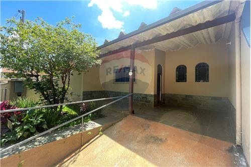 Venda-Casa-Avenida Maria Alvim Soares , 1462  - Próximo á entrada da cidade  - Alvinópolis , Atibaia , São Paulo , 12943120-690471015-487