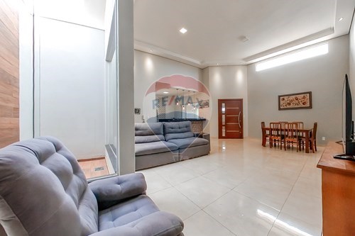 Venda-Casa-Rua Sônia Maria Roveroni Cressoni , 253  - Jardim Campos Verdes , Araras , São Paulo , 13604535-690691036-97