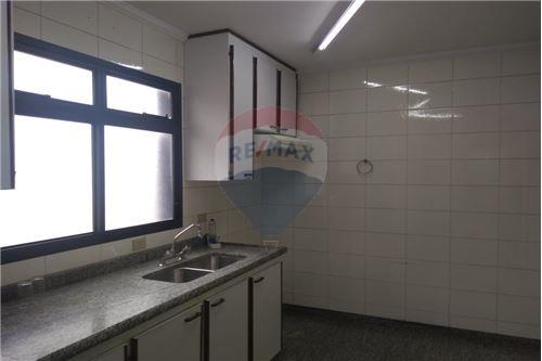 Apartamento à venda com 4 quartos, 221m² - Foto 8