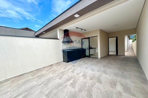 Venda-Casa-Rua Catarina Rosa Aquino , 167  - Centro , Peruíbe , São Paulo , 11770066-691111006-13