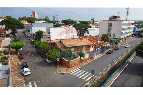 Venda-Casa-Rua Coronel José Leme Franco , 95  - Casa de Esquina, próximo ao INSS  - Centro , Leme , São Paulo , 13611-480-690481005-64