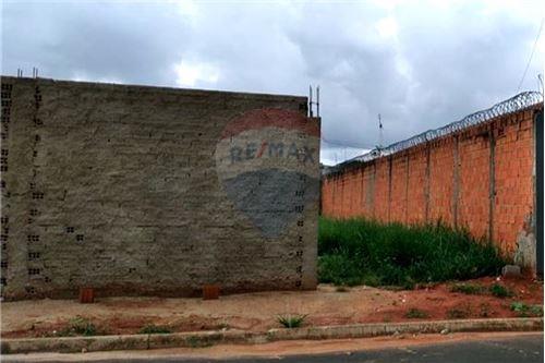 Venda-Terreno-Rua Ronaldo Farias de Araújo , 185  - Antiga Rua 36  - Parque das Laranjeiras , Mogi Mirim , São Paulo , 13802-352-690751049-8