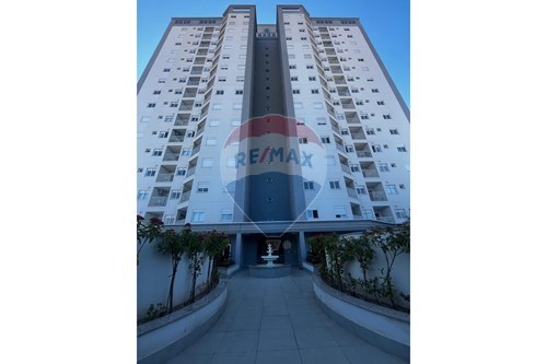 Ótimo apartamento no Condomínio Villa Serena