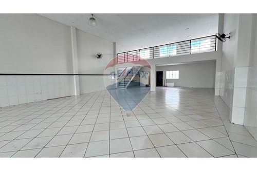 Edifício Comercial Moderno para Aluguel em Araras
