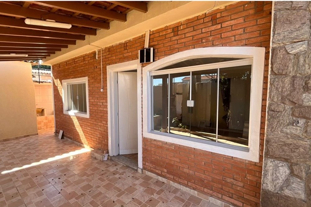 Casa para alugar com 4 quartos, 200m² - Foto 2