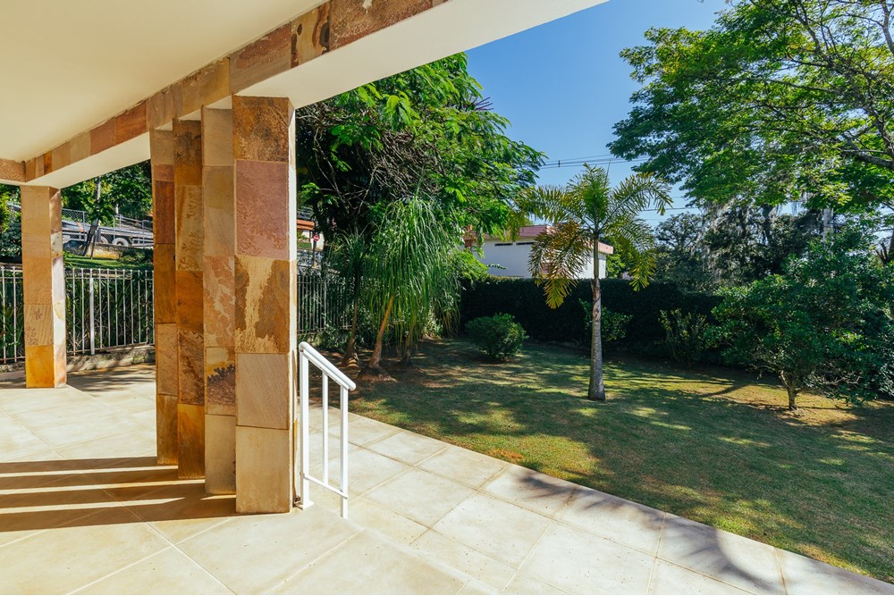 Casa à venda com 6 quartos, 700m² - Foto 2