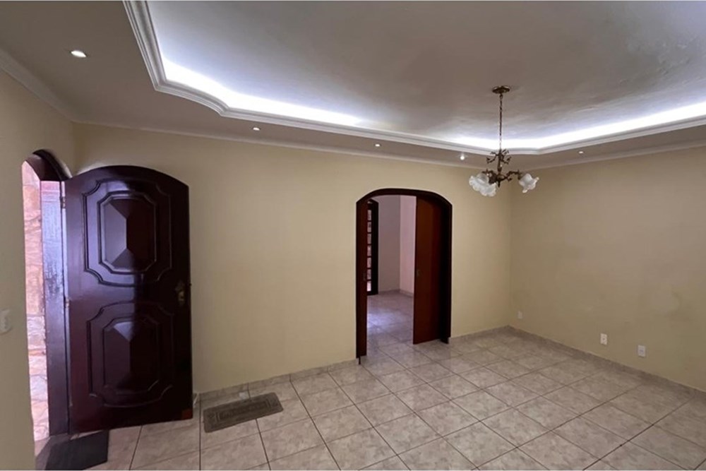 Casa para alugar com 4 quartos, 230m² - Foto 3