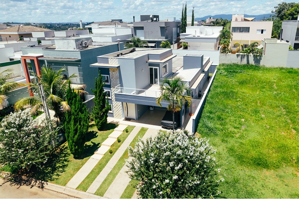 Casa de Condomínio à venda com 3 quartos, 190m² - Foto 1