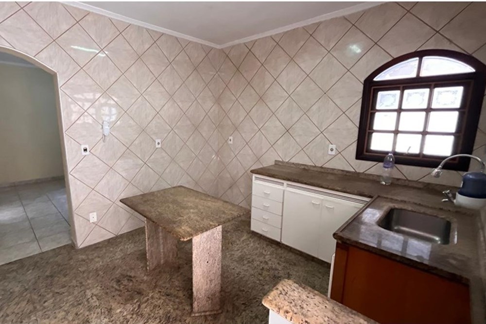 Casa para alugar com 4 quartos, 230m² - Foto 12