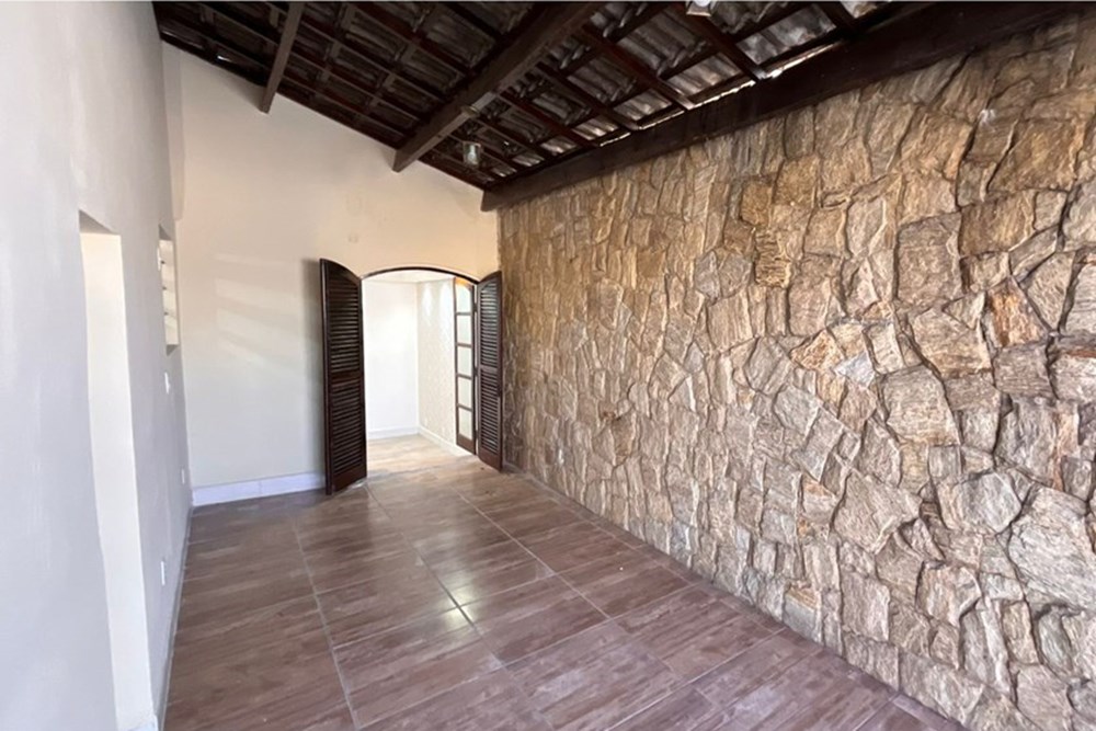 Casa para alugar com 4 quartos, 200m² - Foto 5