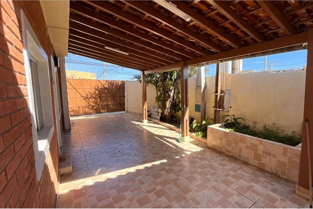Casa para alugar com 4 quartos, 200m² - Foto 3