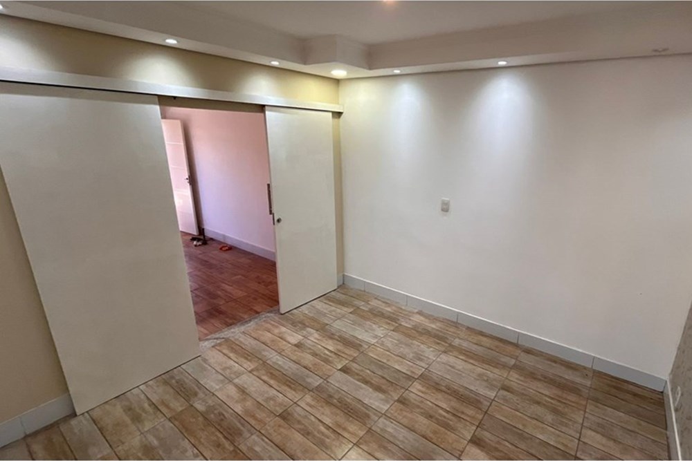 Casa para alugar com 4 quartos, 200m² - Foto 13