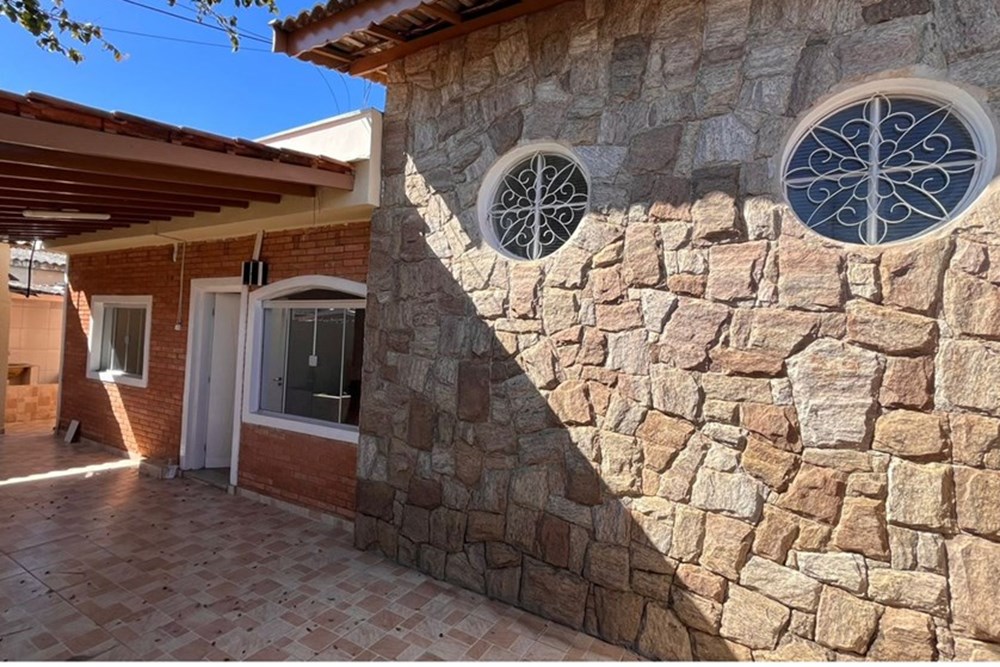 Casa para alugar com 4 quartos, 200m² - Foto 1