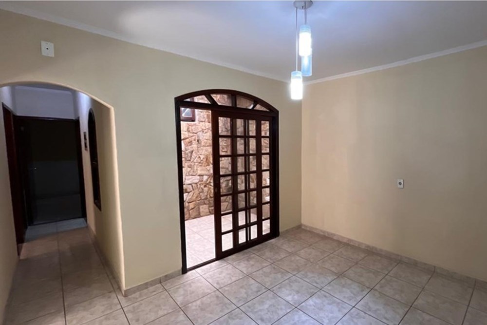 Casa para alugar com 4 quartos, 230m² - Foto 4