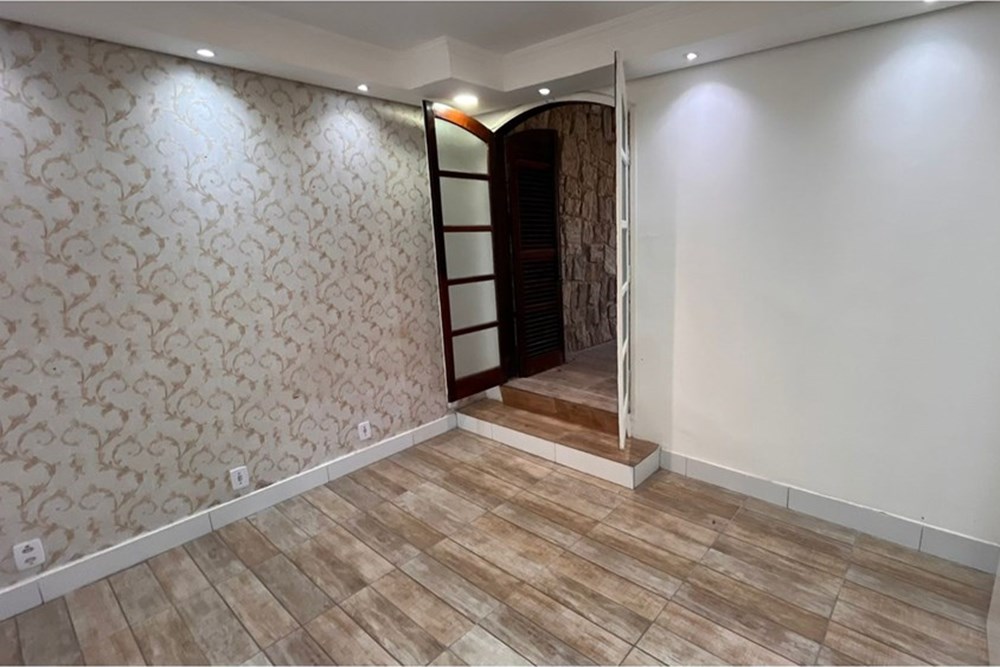 Casa para alugar com 4 quartos, 200m² - Foto 10