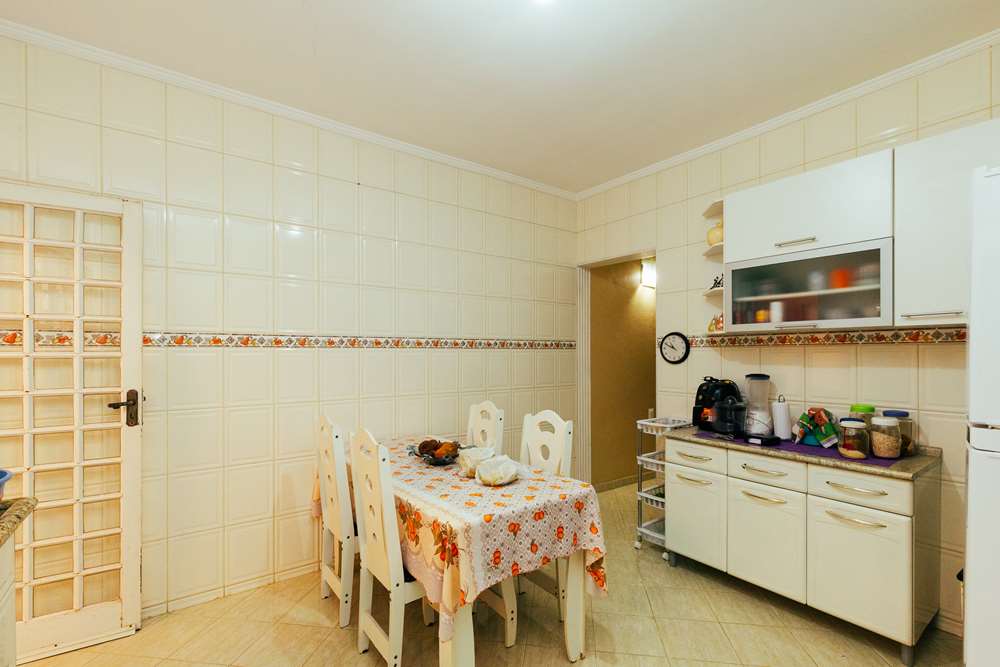 Casa à venda com 3 quartos, 250m² - Foto 4