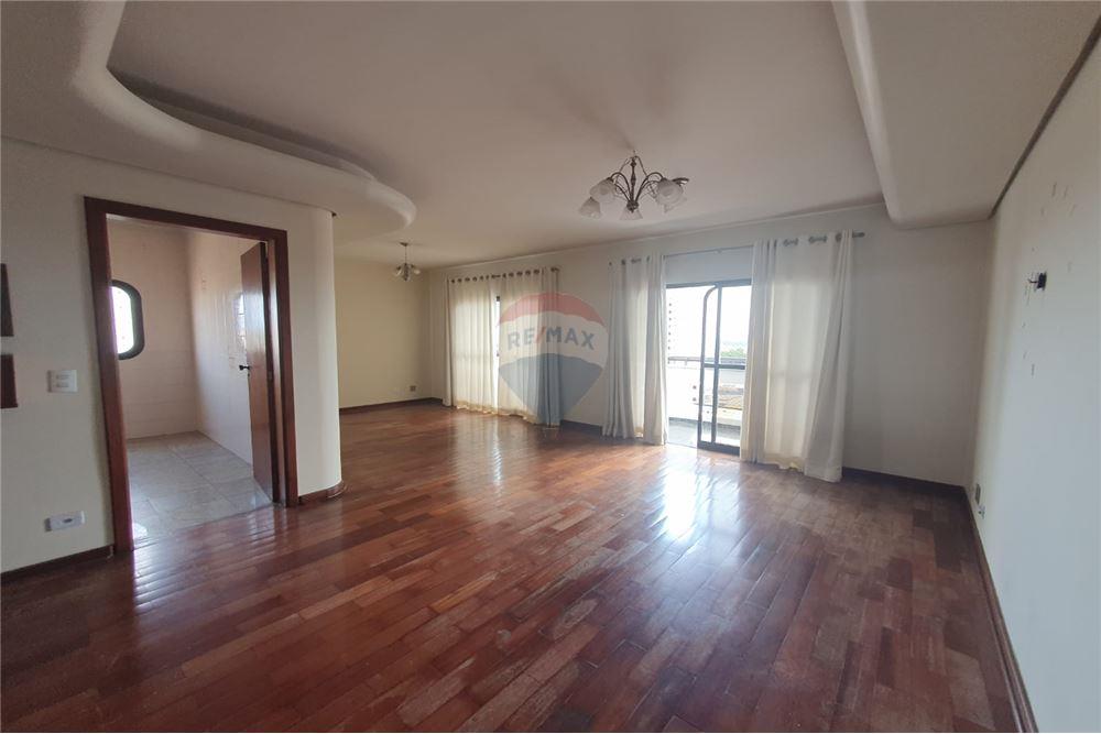 Apartamento à venda com 3 quartos, 154m² - Foto 2