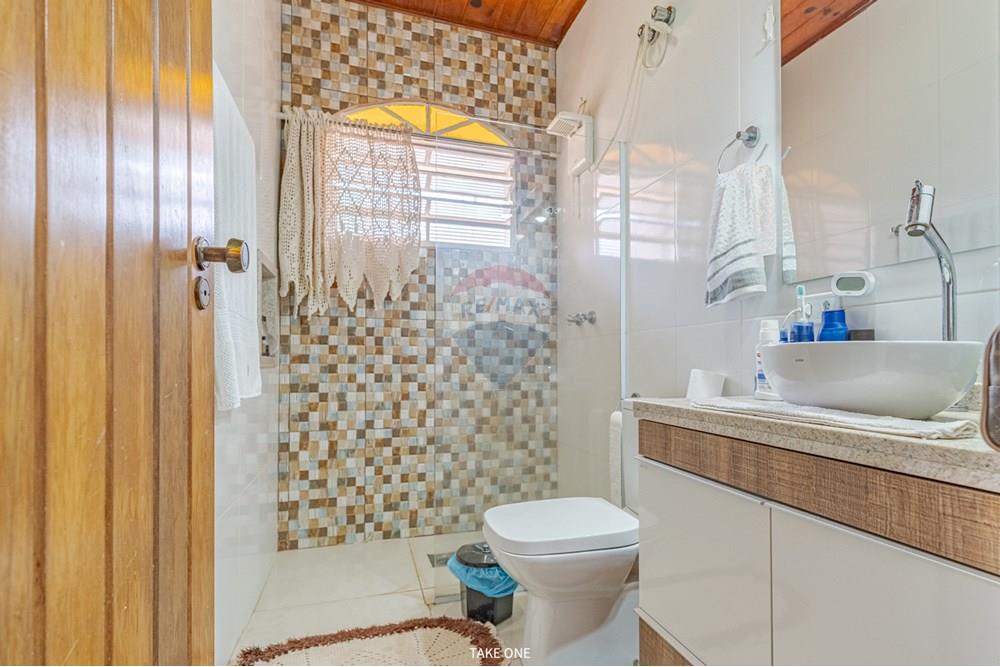 Casa - Venda - Americana , São Paulo - Casa à venda na Praia dos Namorados em Americana com acesso à represa, casa de barcos, piscina,  (33).jpg - Banheiro - 690231077-36