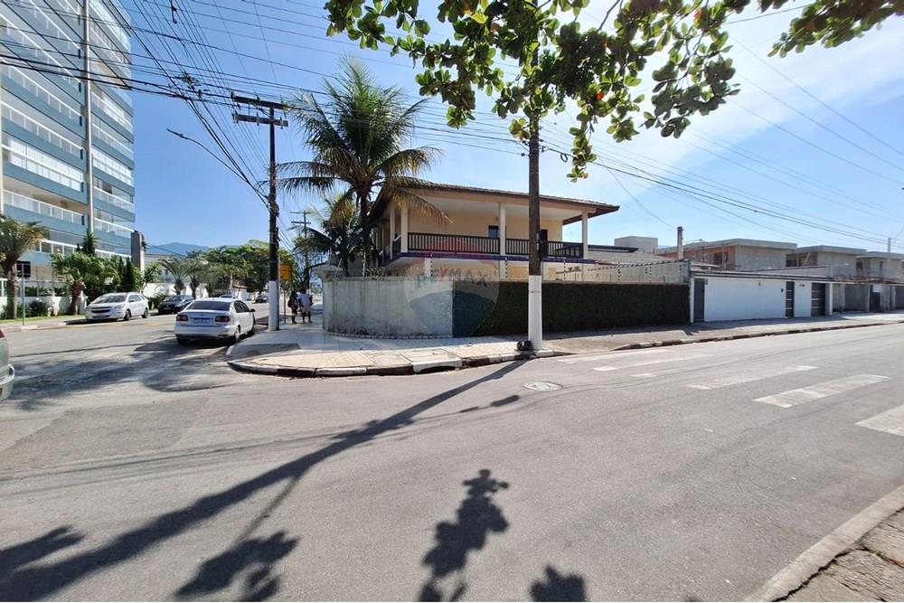 Sobrado - Venda - Bertioga , São Paulo - sobrado-a-venda-no-centro-de-bertioga-com-3-quartos-e-1-suites-50m-da-praia-remax-690341014-14-corretora-paula-jacometti-foto2.j - Fachada - 690341014-18