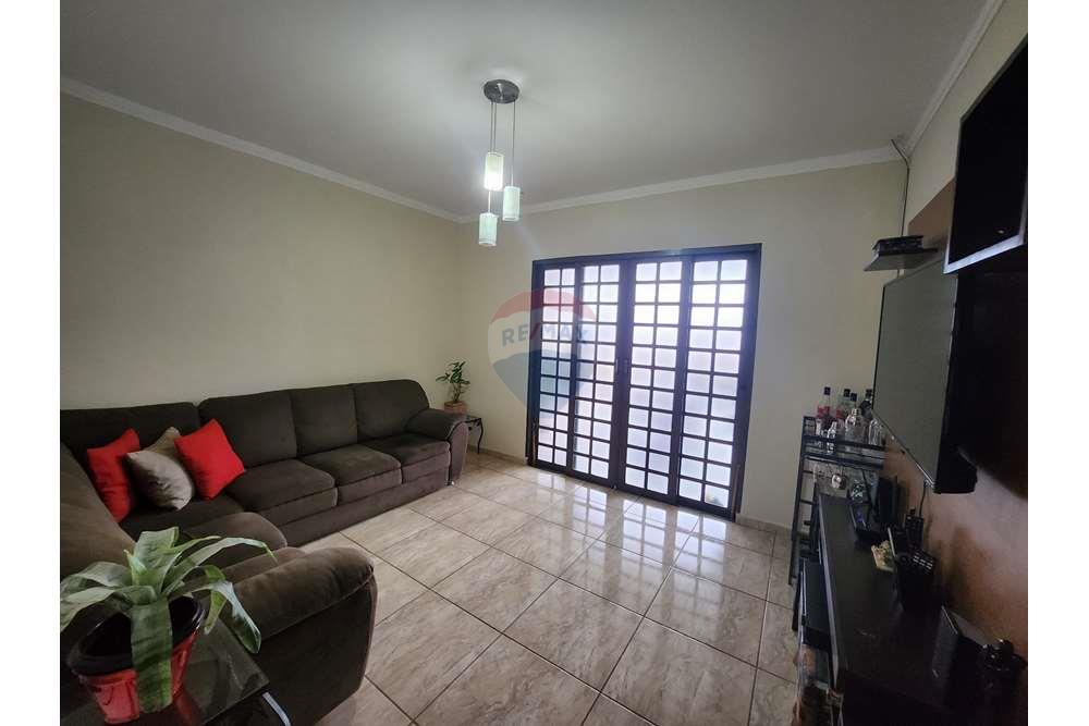 Casa à venda com 3 quartos, 173m² - Foto 1