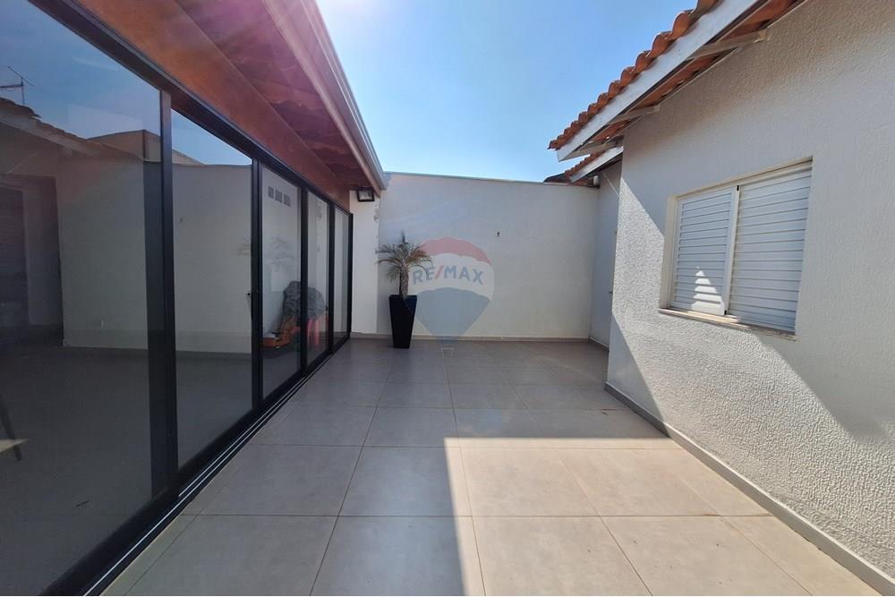 Casa à venda com 2 quartos, 150m² - Foto 2