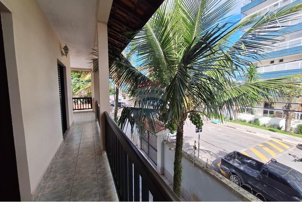 Sobrado - Venda - Bertioga , São Paulo - sobrado-a-venda-no-centro-de-bertioga-com-3-quartos-e-1-suites-50m-da-praia-remax-690341014-14-corretora-paula-jacometti-foto21. - Sacada - 690341014-18