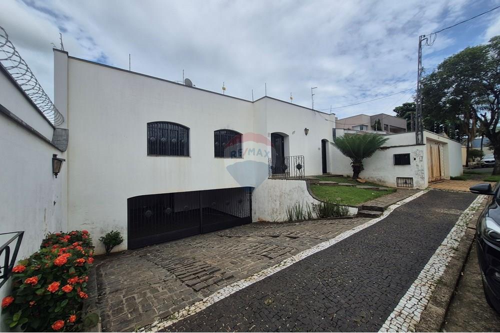 Casa à venda com 5 quartos, 312m² - Foto 2