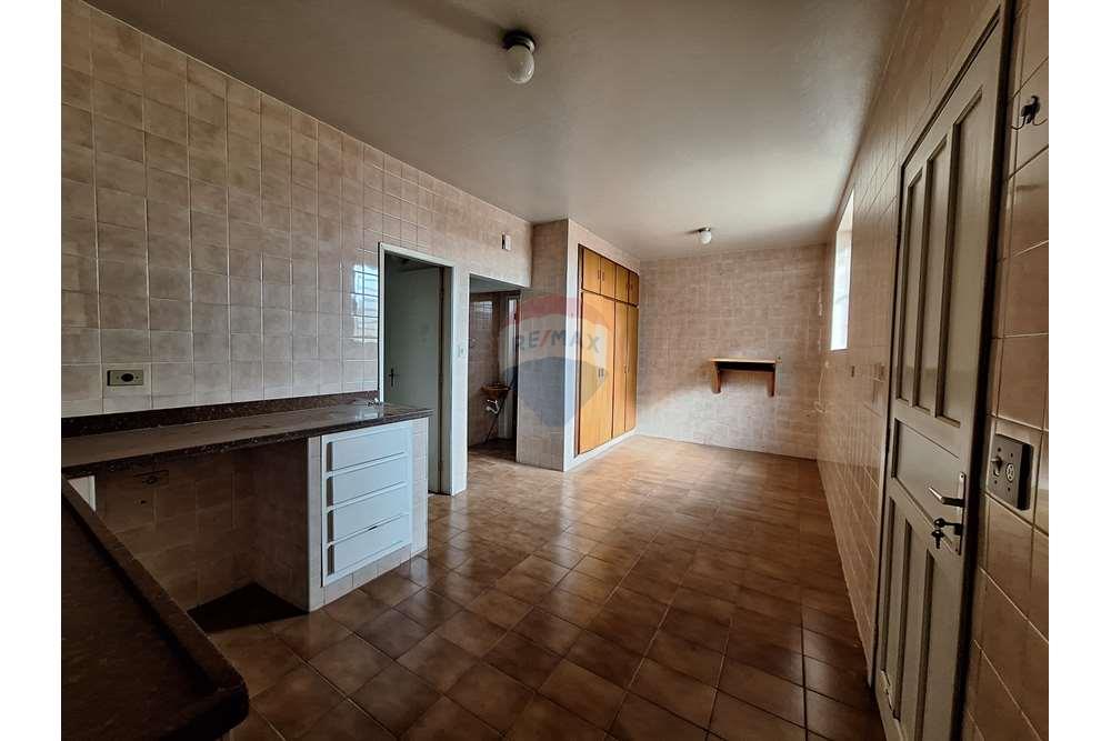 Casa à venda com 6 quartos, 249m² - Foto 1