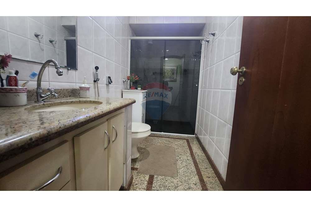 Casa à venda com 3 quartos, 250m² - Foto 58