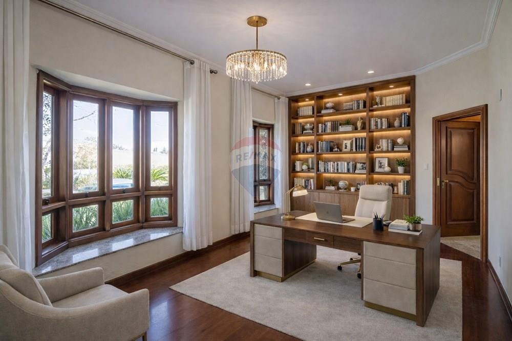 Casa de Condomínio - Venda - Valinhos , São Paulo - Escritório elegante com luz natural.jpg - 690851011-438