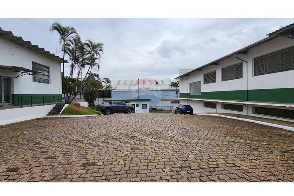 Galpão - Alugar - Valinhos , São Paulo - estacionamento.jpg - 690491079-11