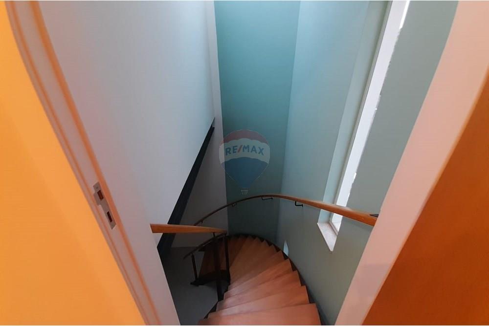 Casa - Venda - Jundiaí , São Paulo - Escada descendo.jpeg - Sala de estar - 690791013-111