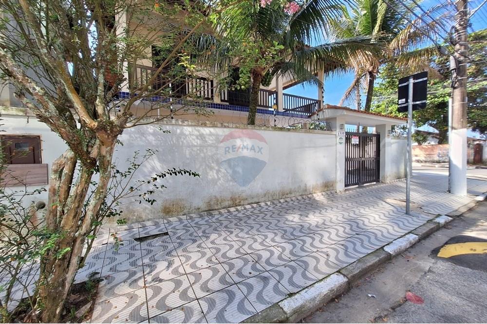 Sobrado - Venda - Bertioga , São Paulo - sobrado-a-venda-no-centro-de-bertioga-com-3-quartos-e-1-suites-50m-da-praia-remax-.690341014-14-corretora-paula-jacometti-foto1. - Fachada - 690341014-18