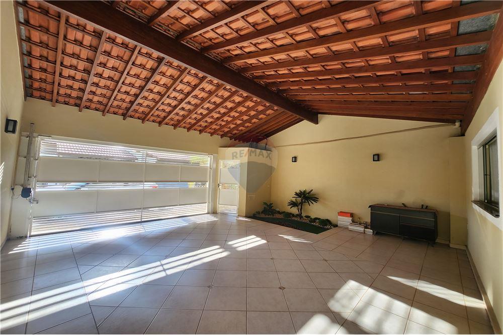 Casa à venda com 3 quartos, 177m² - Foto 4