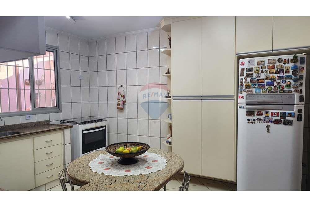 Casa à venda com 3 quartos, 250m² - Foto 26