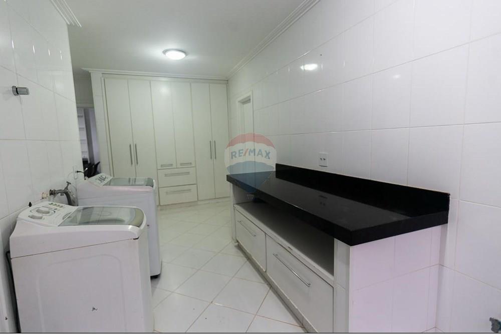 Casa para alugar com 5 quartos, 450m² - Foto 8
