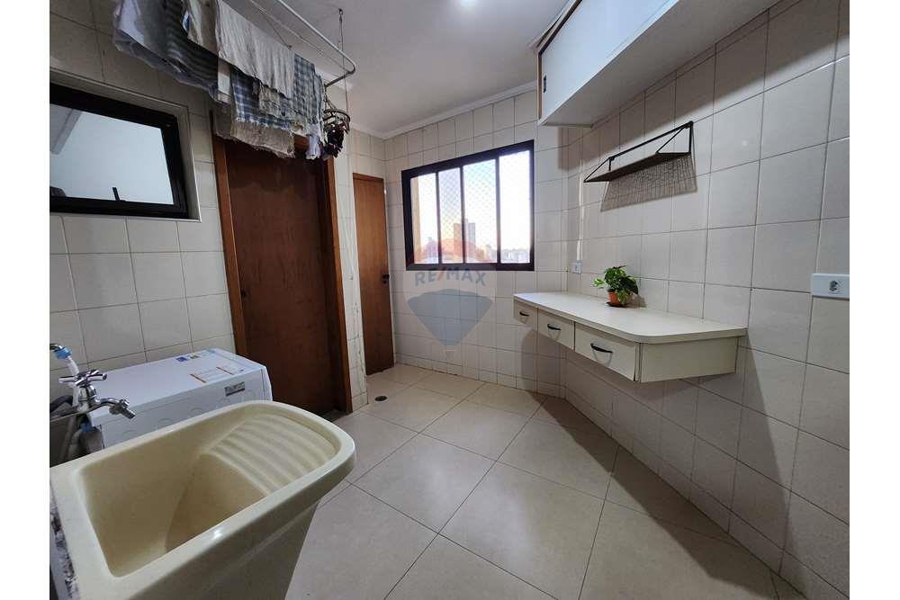 Apartamento à venda com 3 quartos, 157m² - Foto 13