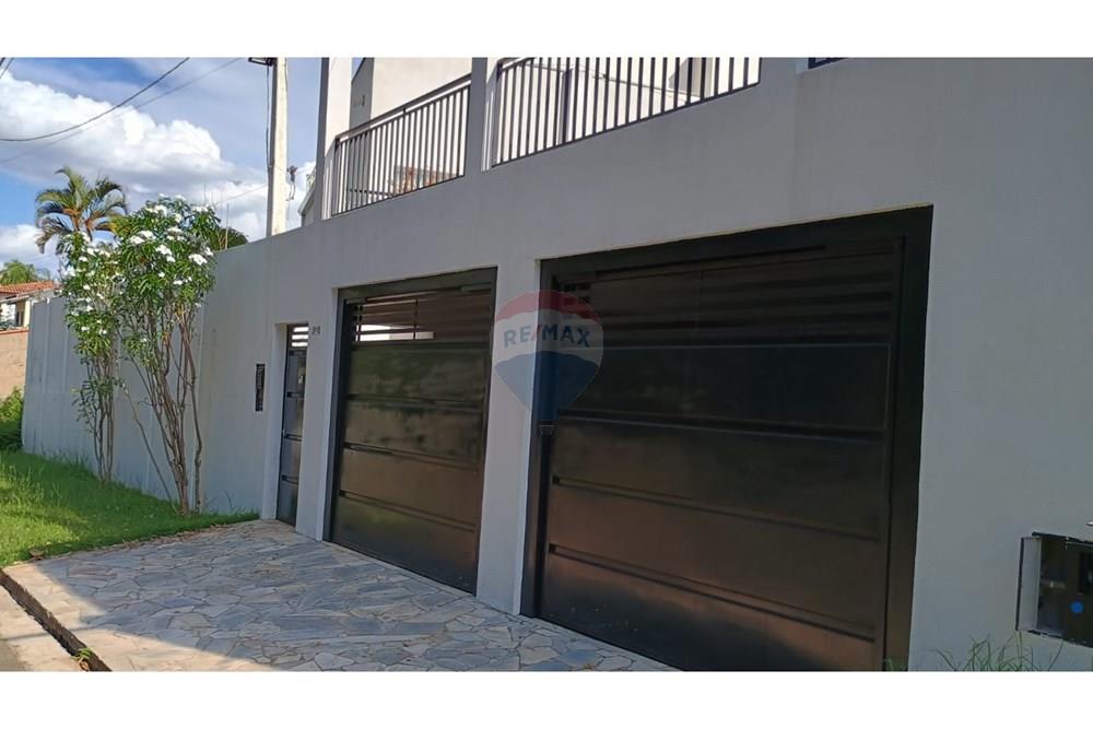 Casa à venda com 3 quartos, 256m² - Foto 2