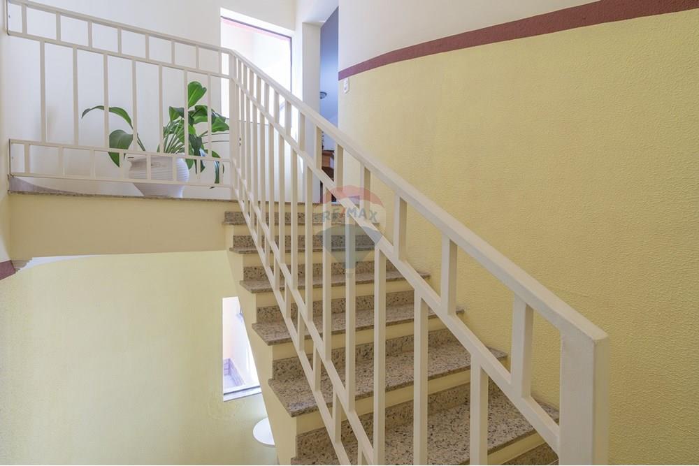 Casa de Condomínio - Venda - Vinhedo , São Paulo - 30 escada.jpg - 690941021-37