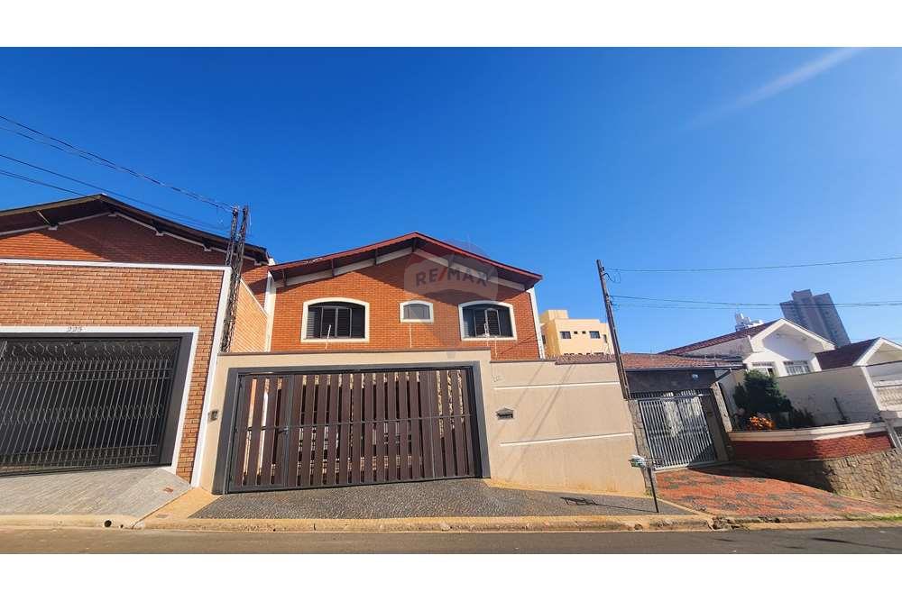 Casa à venda com 3 quartos, 250m² - Foto 2