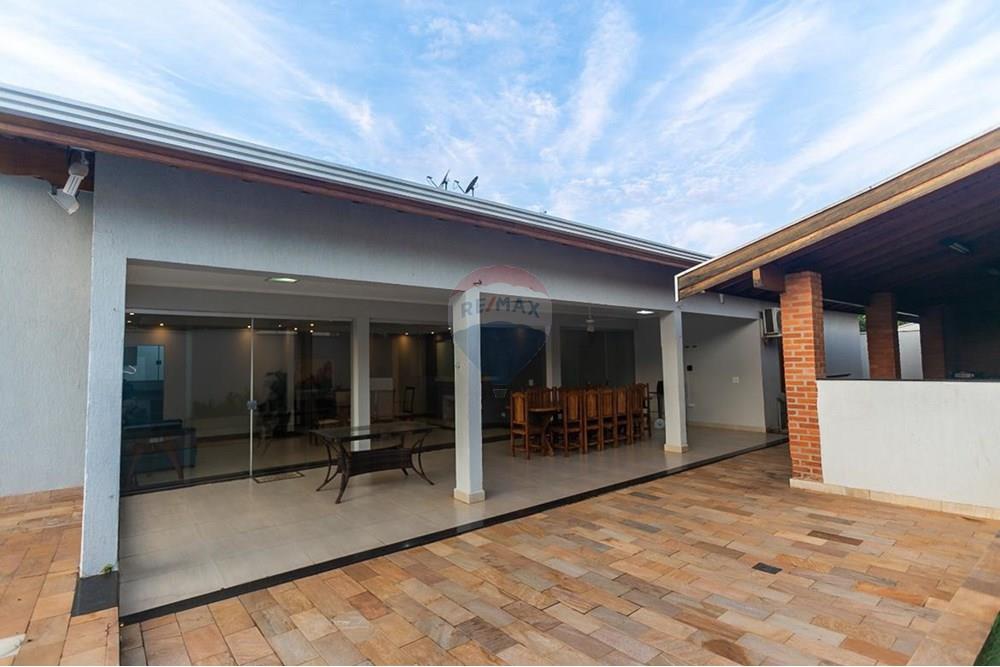 Casa para alugar com 5 quartos, 450m² - Foto 17